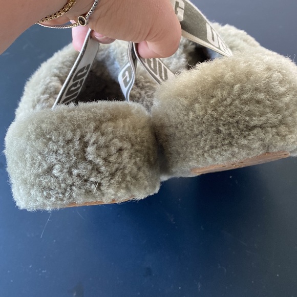 Shearling Uggs slides size 9 - Picture 6 of 6